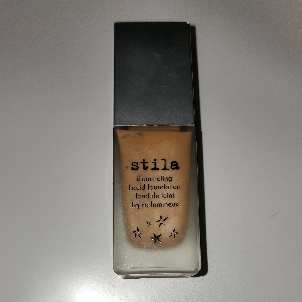 Stila Illuminating Liquid Foundation - Warm Beige